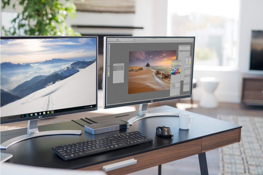 Dual monitors connected to the Thunderbolt 3 Universal Docking Station