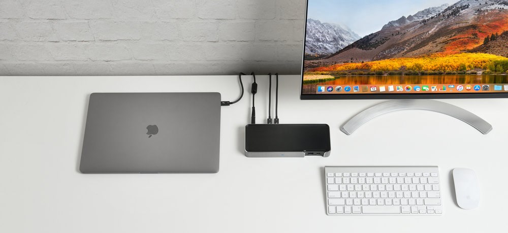 A MacBook and an iMac connected to a Thunderbolt 3 Universal Docking Station