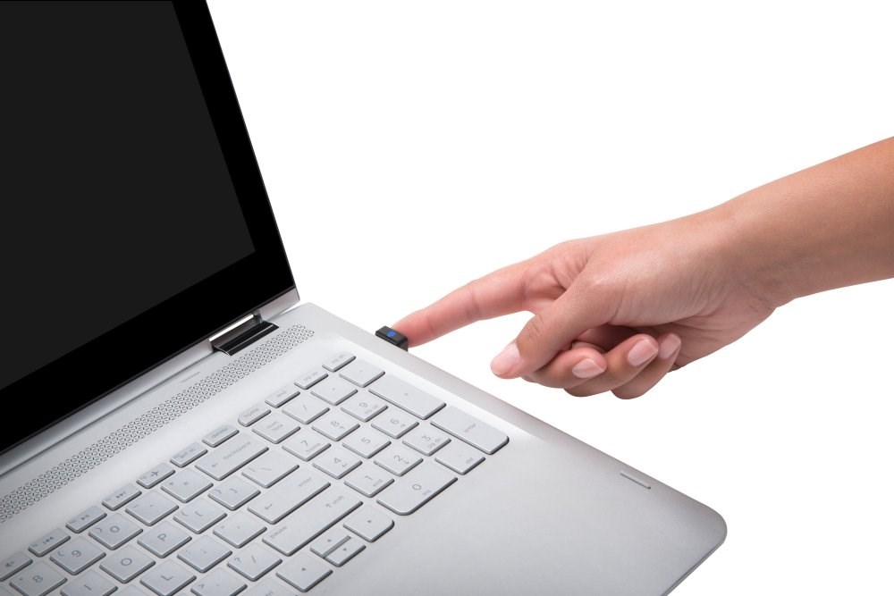 A person using a VeriMark™ Fingerprint Key