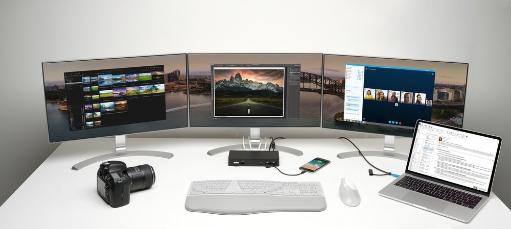 A triple monitor setup using a Kensington docking station 