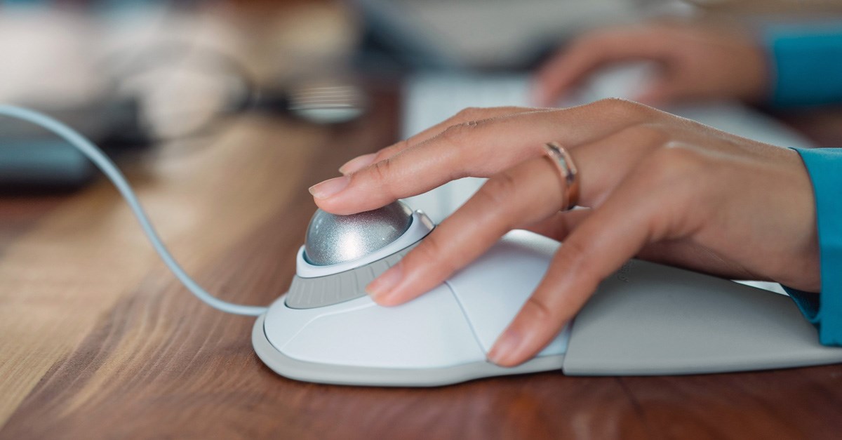 Person using a Kensington trackball mouse