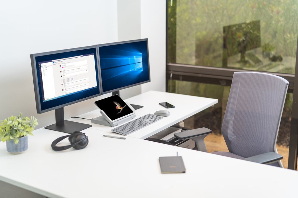 8-ways-to-improve-your-work-life-balance-when-working-from-home-blog-home-office-with-sd600-docking-station-image.JPG