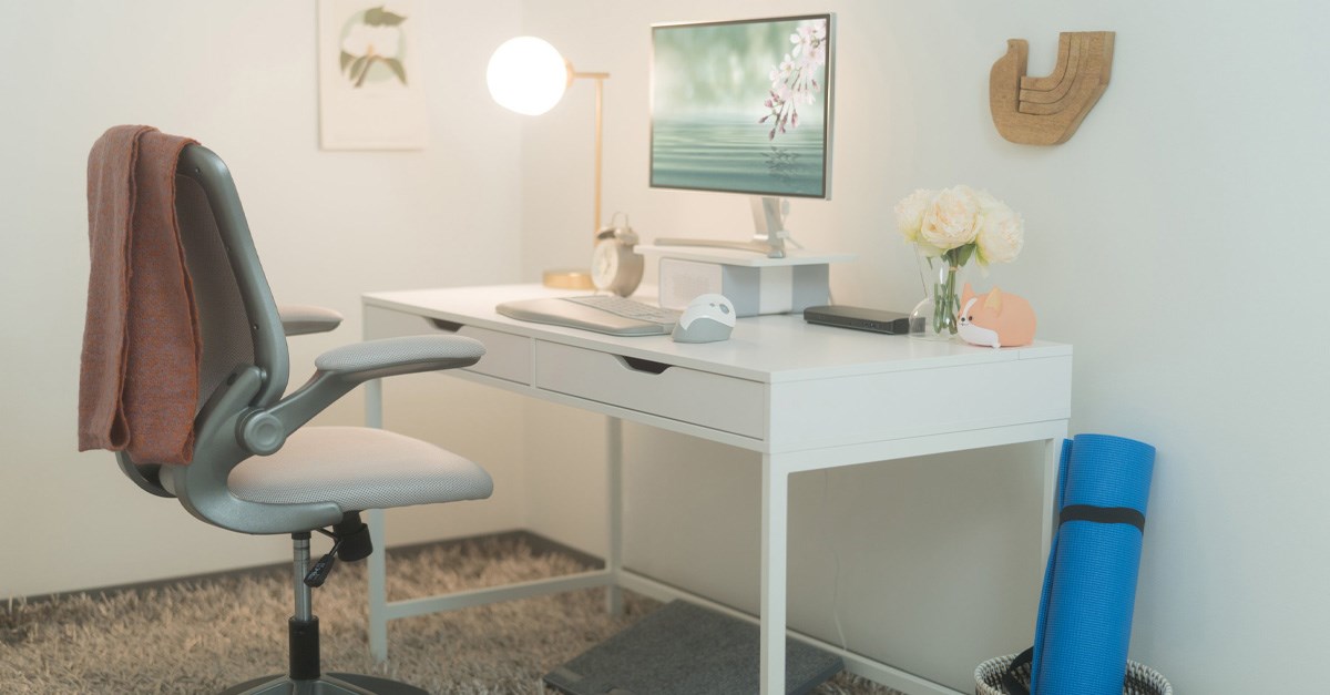 4 tips to Maximize your Small Desk Space