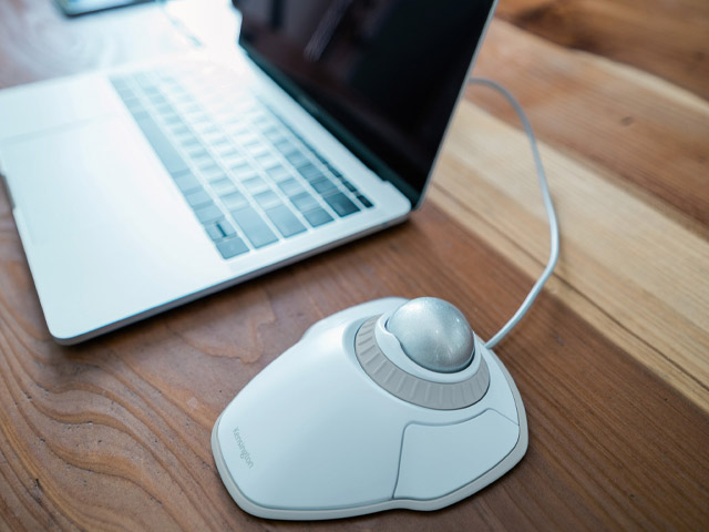 Why Your Hand Size and Positioning on a Trackball Matters