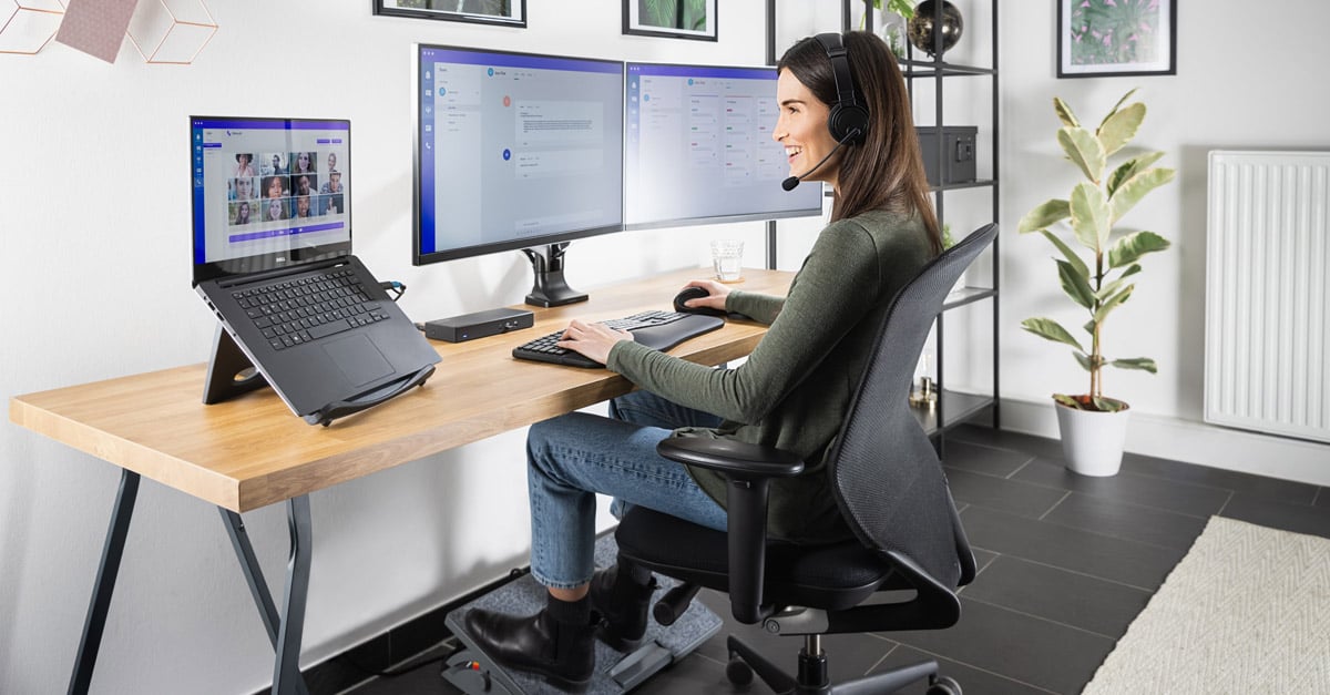 Ergonomic desk, chair, and computer setup to avoid neck pain