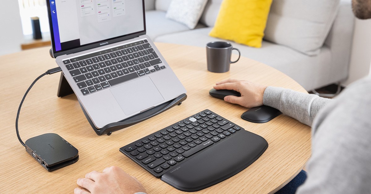 SD1600P Mini Mobile Dock on desk