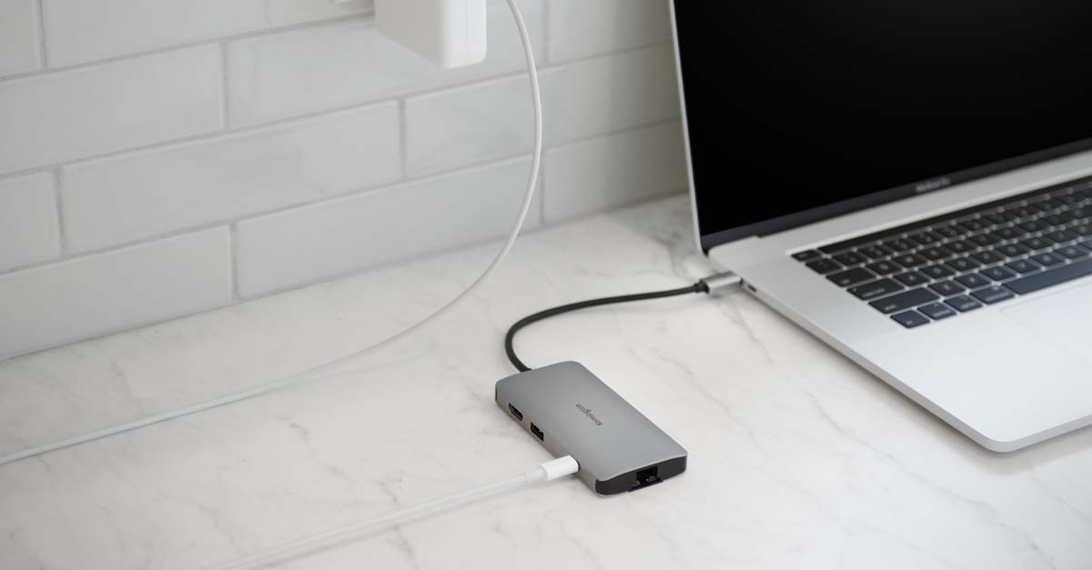 does 2017 macbook air have usb