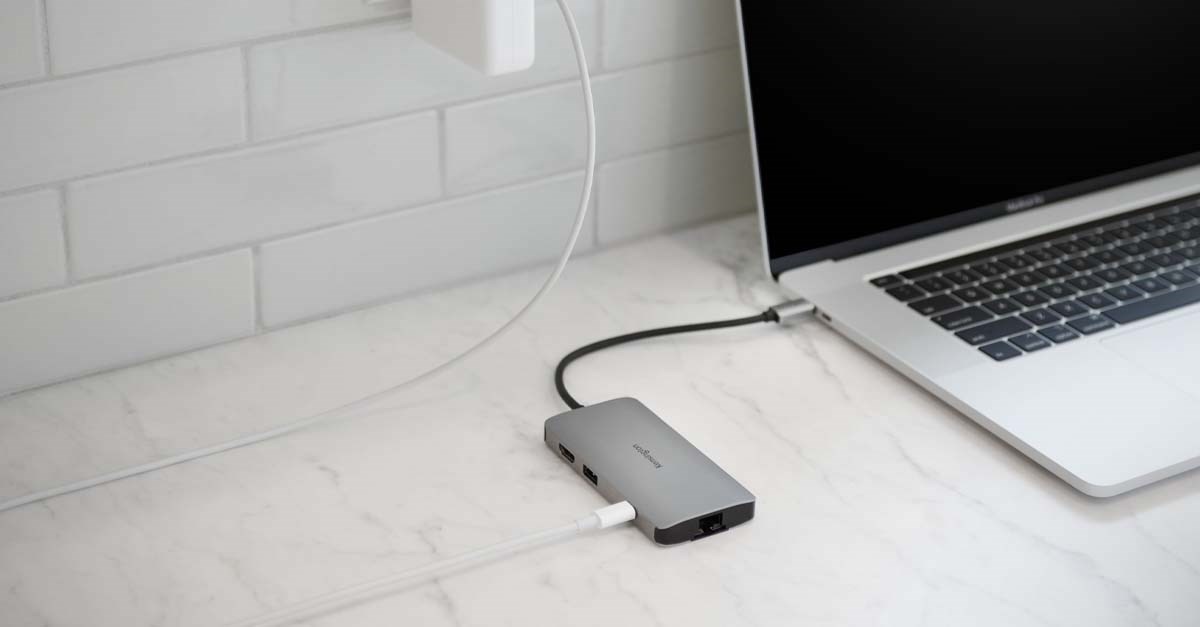UH1400P USB-C connected to MacBook