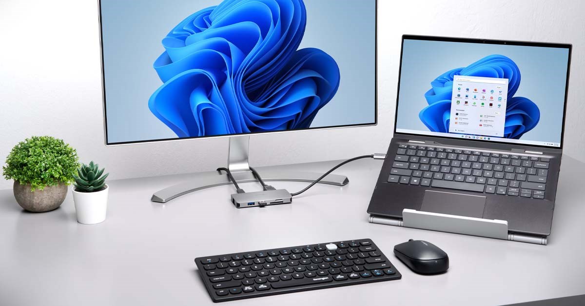 Kensington products on desk with Windows 11 on computer