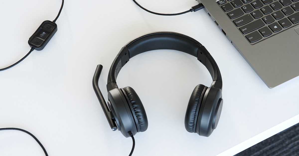 Kensington's H1000 headsets connected to a laptop on a white desk