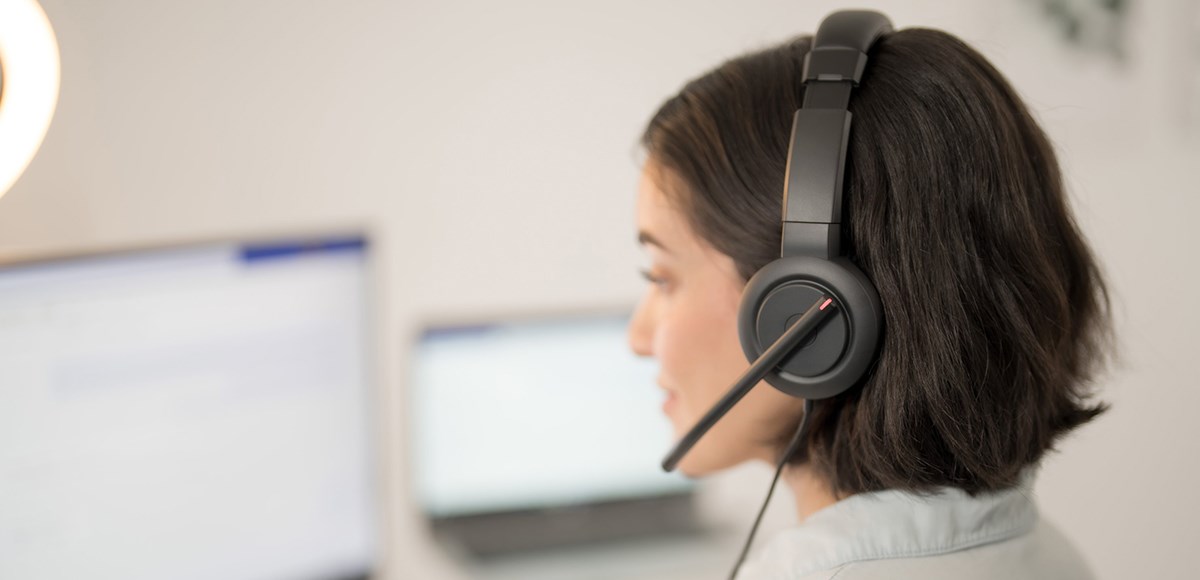 Woman on a video call using Kensington H1000 headset