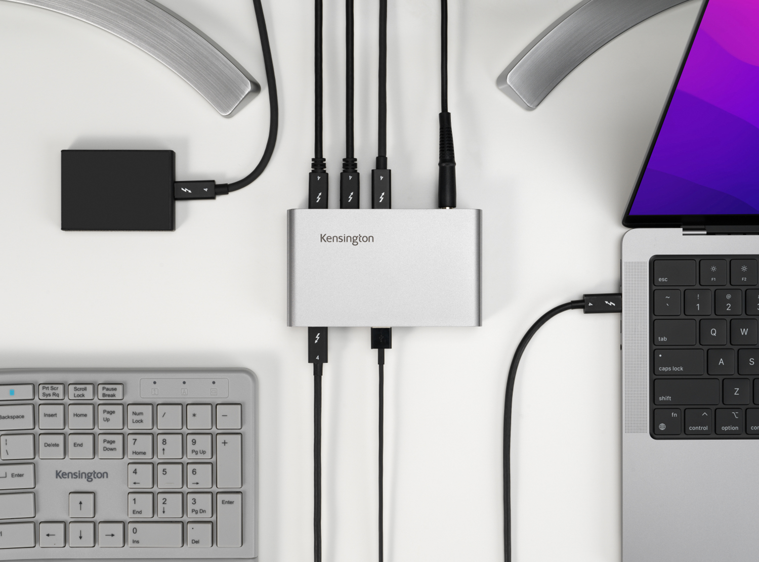 Connecting Your Thunderbolt™ Docking Station