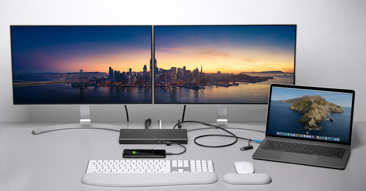 SD4750P Dockingstation, angeschlossen an ein MacBook und zwei Monitore