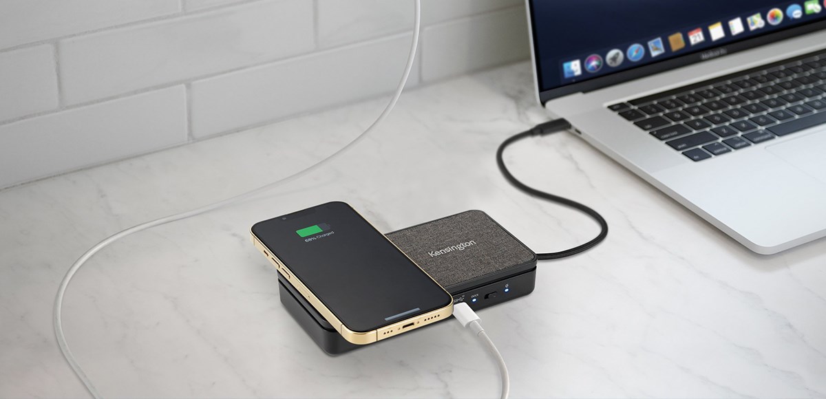 Kensington SD1700P connected to a MacBook and charging a phone.
