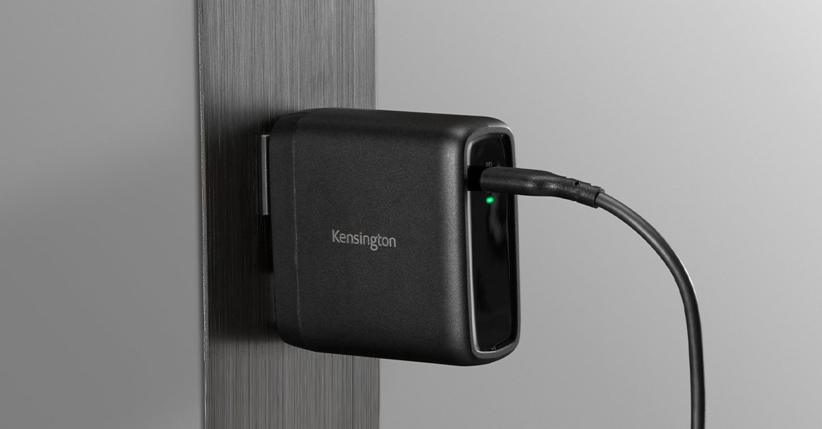 A 100W USB-C® Kensington Power Adapter Connected to a Grey Wall