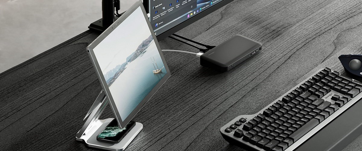 Poste de travail ergonomique avec support Kensington pour Surface et station d’accueil.