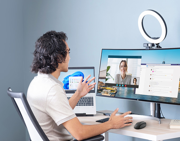 Man in a meeting and using kensington products.