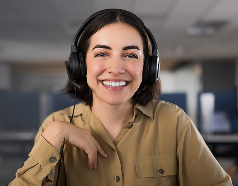 Woman wearing a kensington headset.