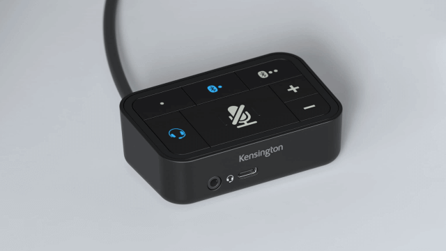 BluetoothとヘッドセットのLEDライトが点灯したKensingtonユニバーサル3-in-1 Proオーディオヘッドセットスイッチ
                                