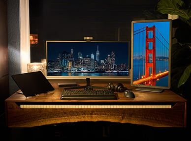 Desktop with Golden gate background at night.