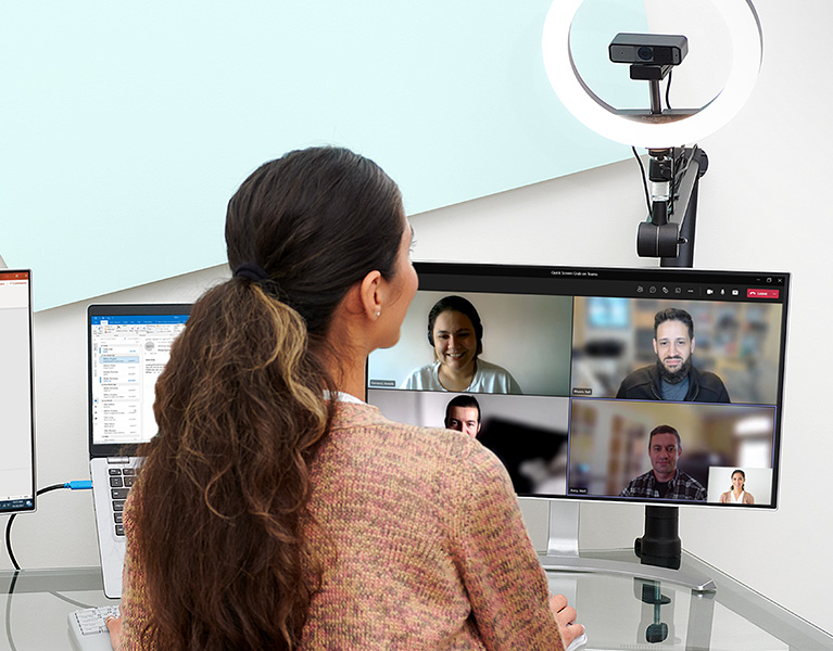 Woman having a videocall using her ringlight and the w2050 webcam.