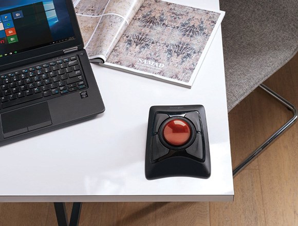 Expert trackball on a desk.