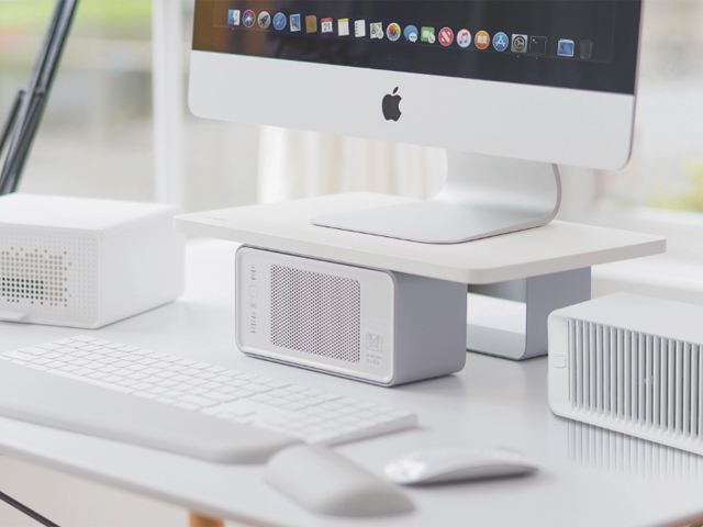 WellView Monitor Riser on desk